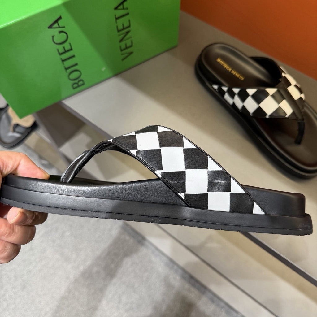 Bottega Veneta Men's Woven Thong Sandals - Black and White