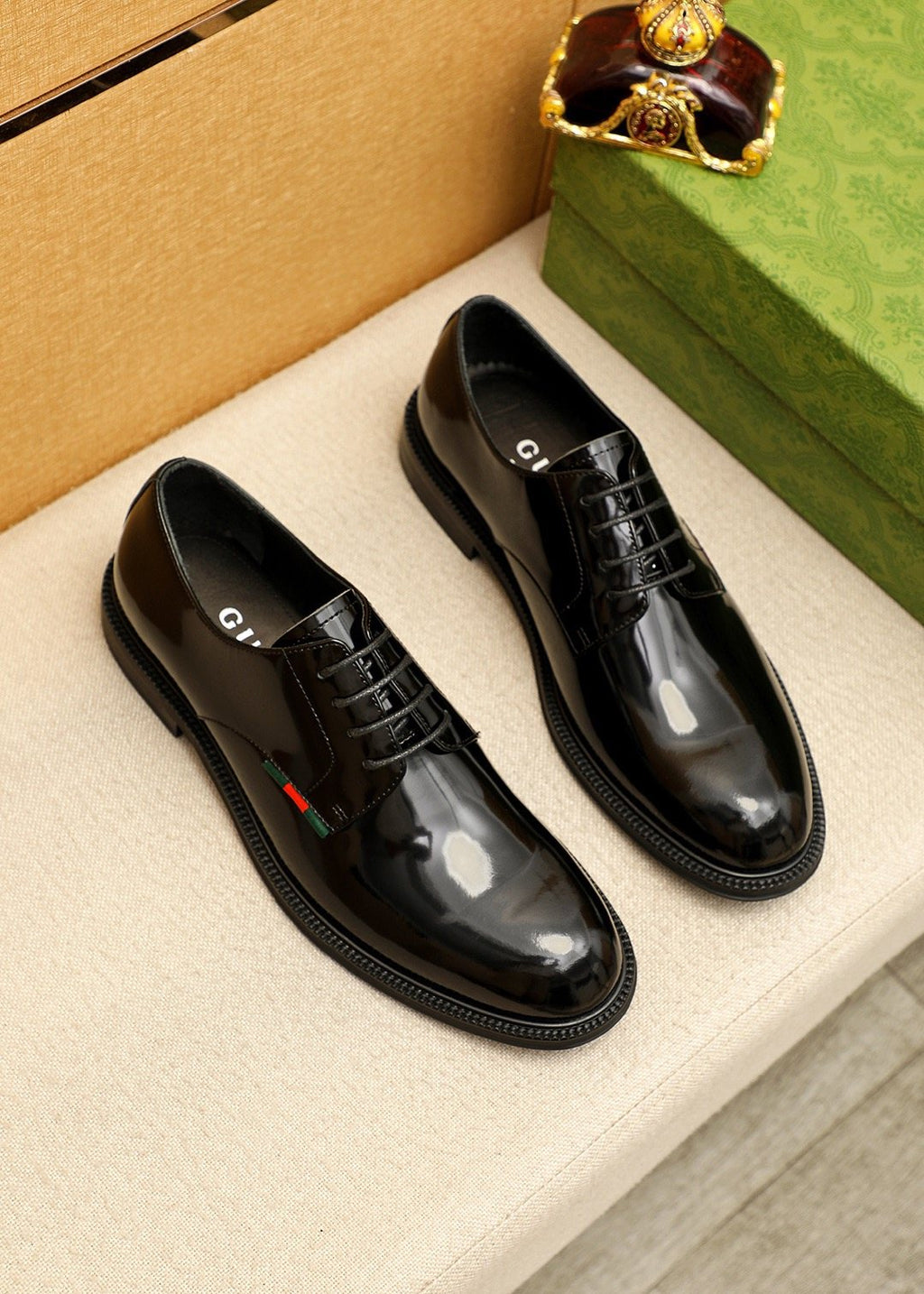 GUCCI Stripe Lace-Up Dress Shoes
